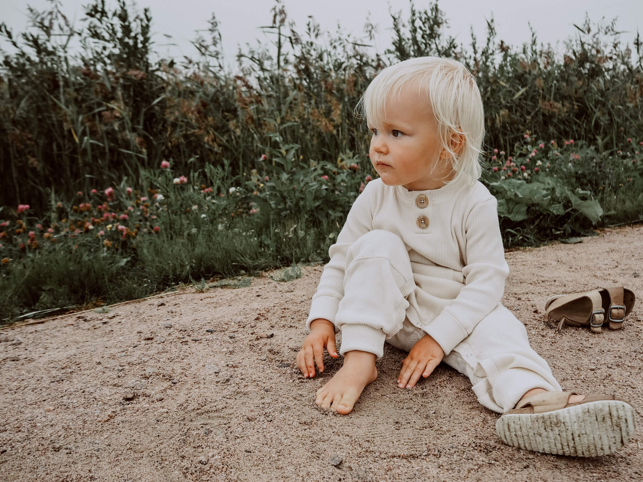 Ihanan tiimi makoilee suolla ja nauraa